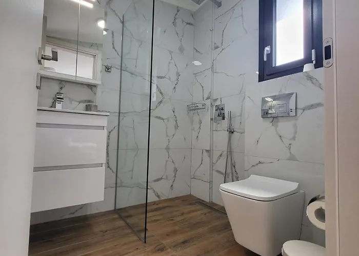 Thἕros Exceptional Apartment