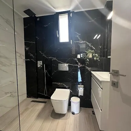 Thἕros Exceptional Néa Péramos