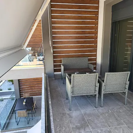 Thἕros Exceptional * Néa Péramos