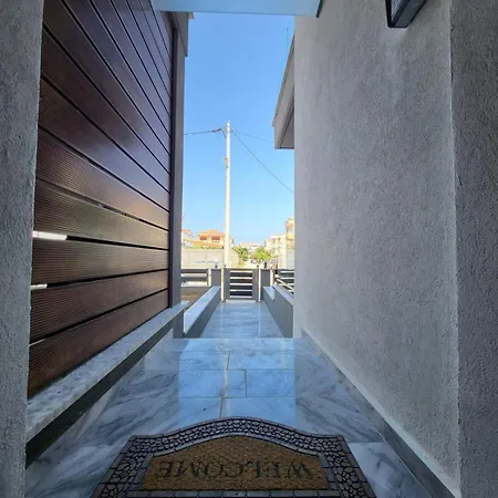 Thἕros Exceptional דירה *