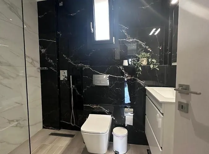 Thἕros Exceptional Néa Péramos