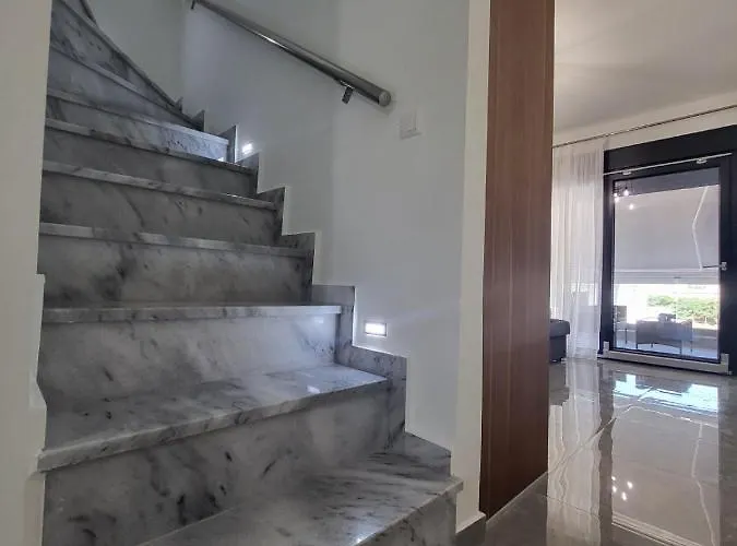 Thἕros Exceptional *