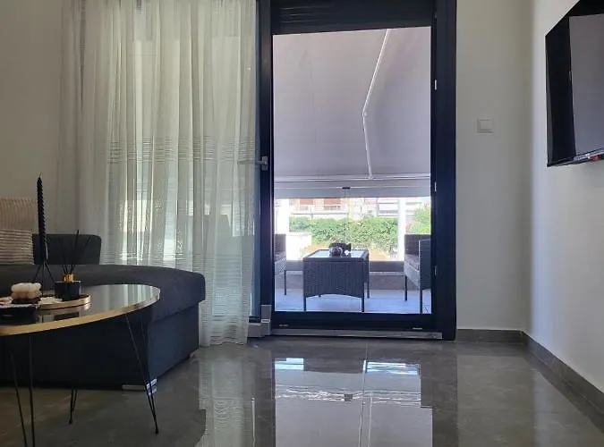 Thἕros Exceptional * Néa Péramos